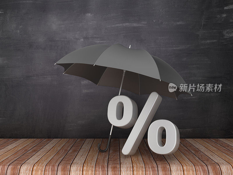 雨伞与百分数标志在木地板-黑板背景- 3D渲染